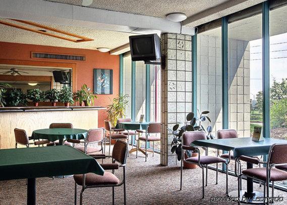 Quality Inn Omaha Restaurant photo